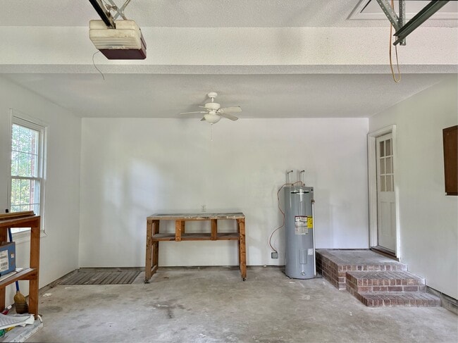 Building Photo - 502 Plantation Dr