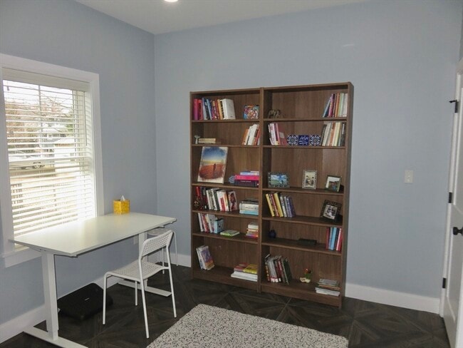 Building Photo - 32 Gale St