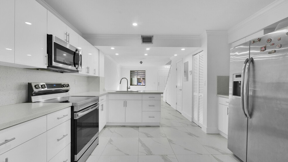 Building Photo - 1917 SW 107th Ave