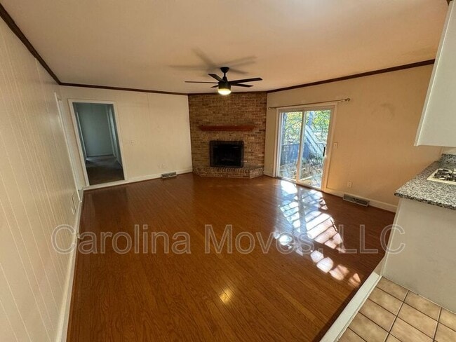 Building Photo - 502 Rosebud Ln