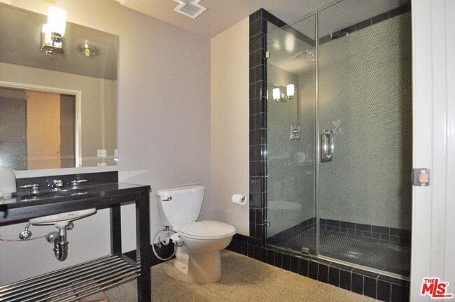 Building Photo - 849 S Broadway