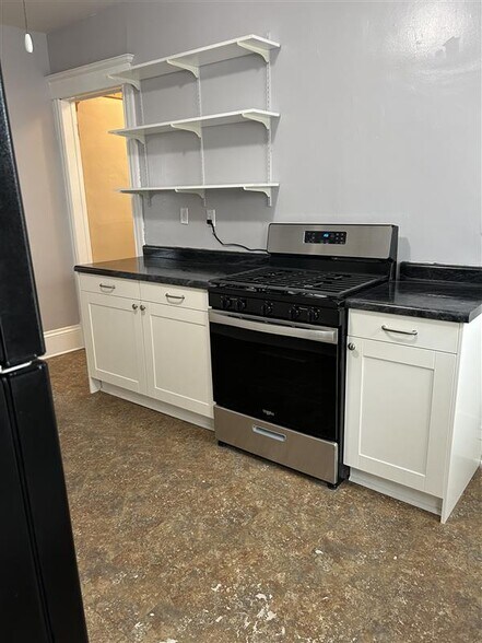 New gas range - 3113 14th Ave S