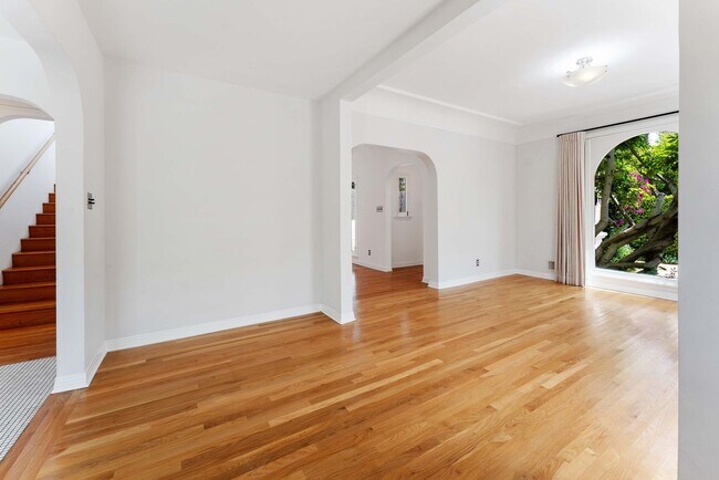 Building Photo - Incredible 4 bd 3 ba home- AVAILABLE SOON