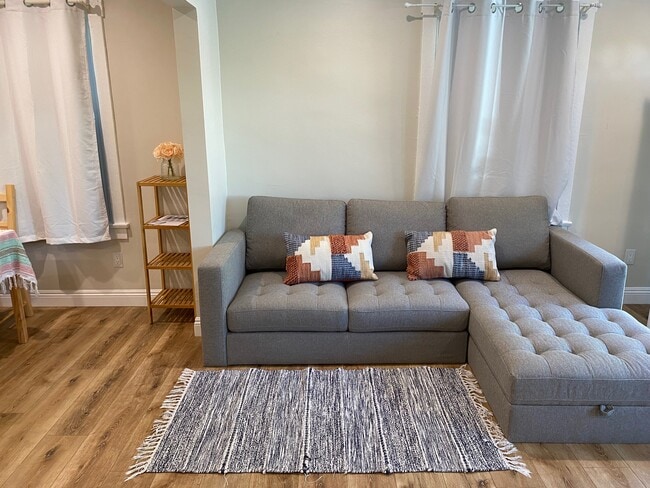 Building Photo - 749 N Wilton Pl