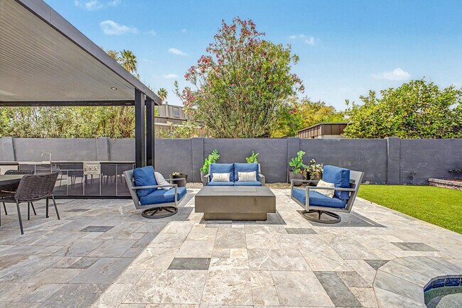 Building Photo - 2800 S Bala Dr