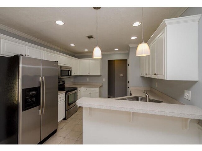 Building Photo - 7641 Pleasantville Way