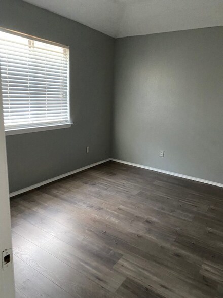 Building Photo - 301 Baumann Dr