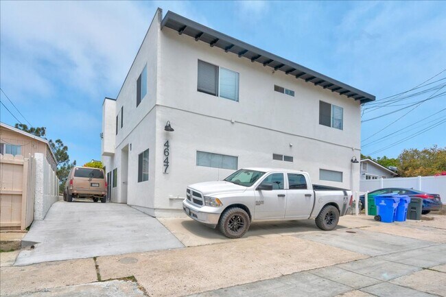 Building Photo - 4645-4647 Saratoga Avenue