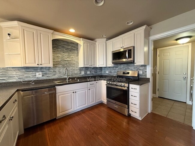 Building Photo - 267 Capitol Dr