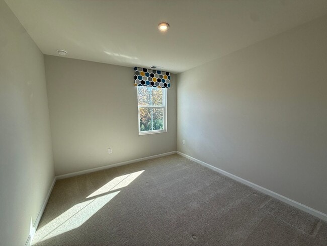 Building Photo - 4 Bedrooms, 2.5 Bathrooms - Home in Armuchee!