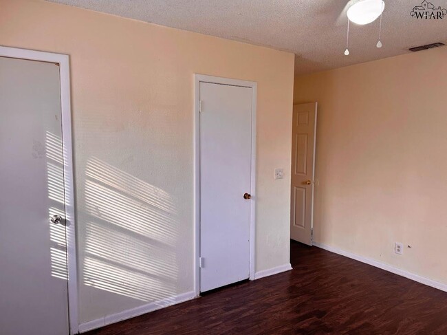 Building Photo - 1612 Phoenix Dr