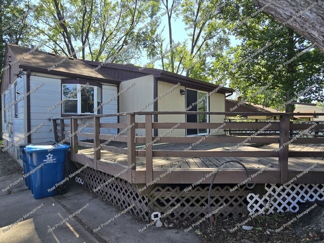 Building Photo - Two Bedroom Ranch