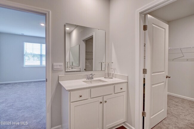 Building Photo - 1329 Clendon Cir