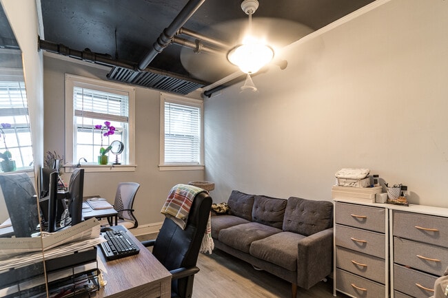 Building Photo - 7531 N Seeley Ave