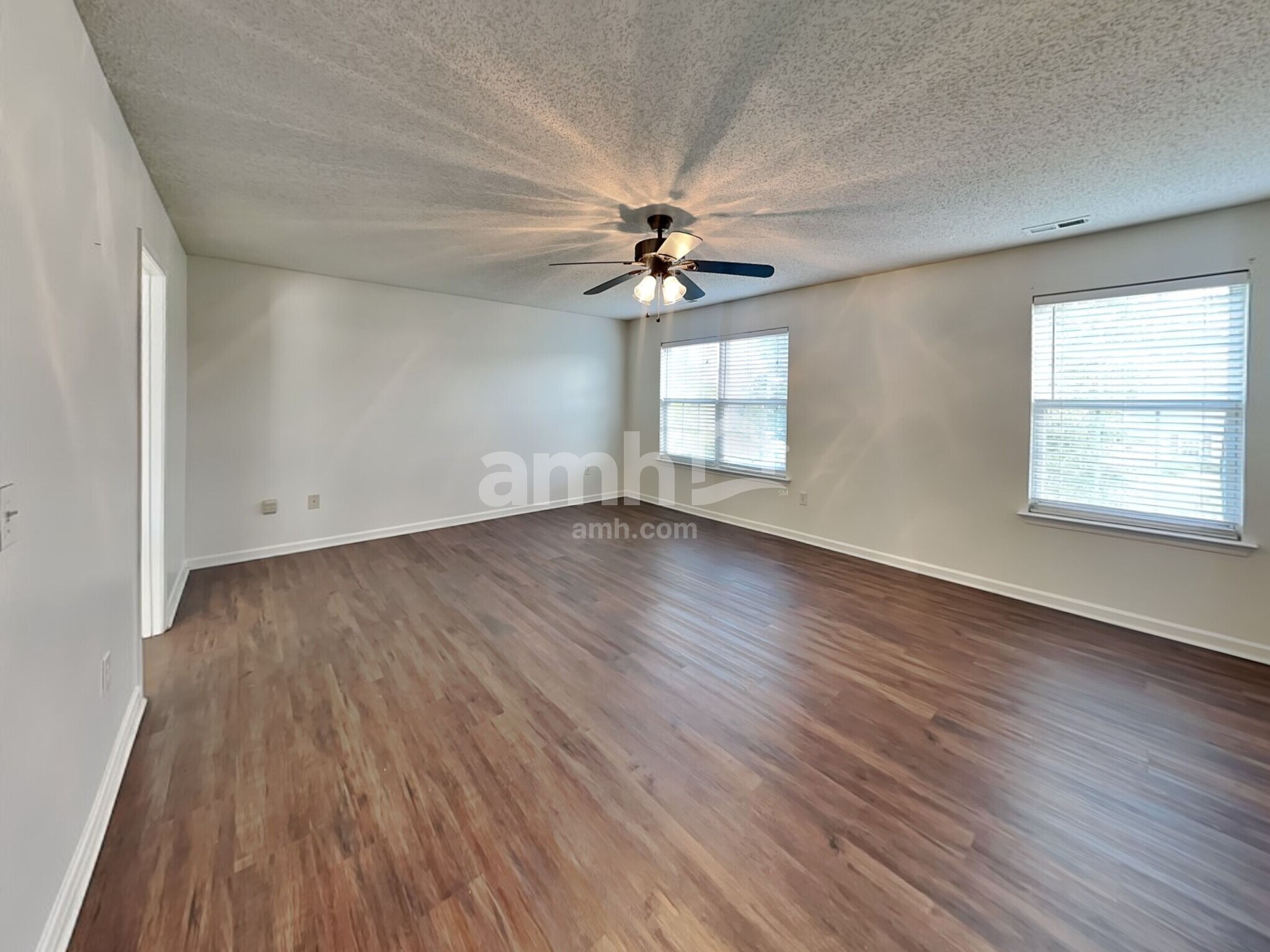 Building Photo - 1003 Glen Hollow Dr