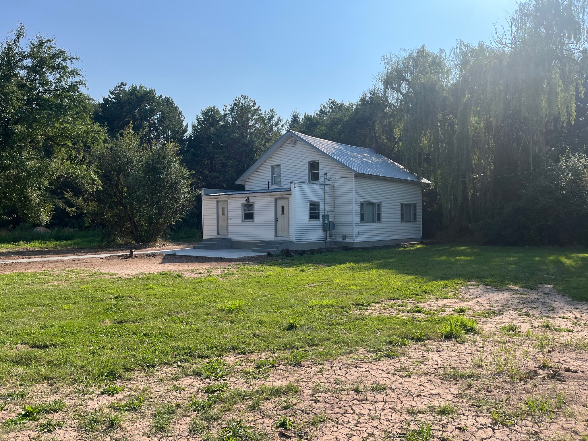 Building Photo - 860 E 65th S