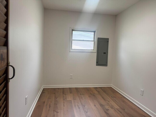 Building Photo - 4956 Island Dr