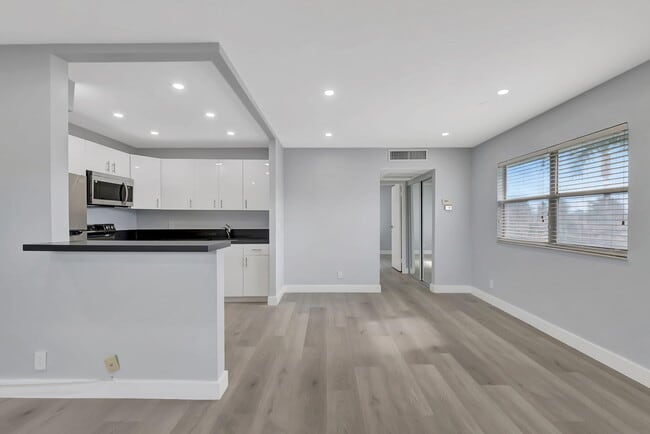 Building Photo - 171 Monaco Way