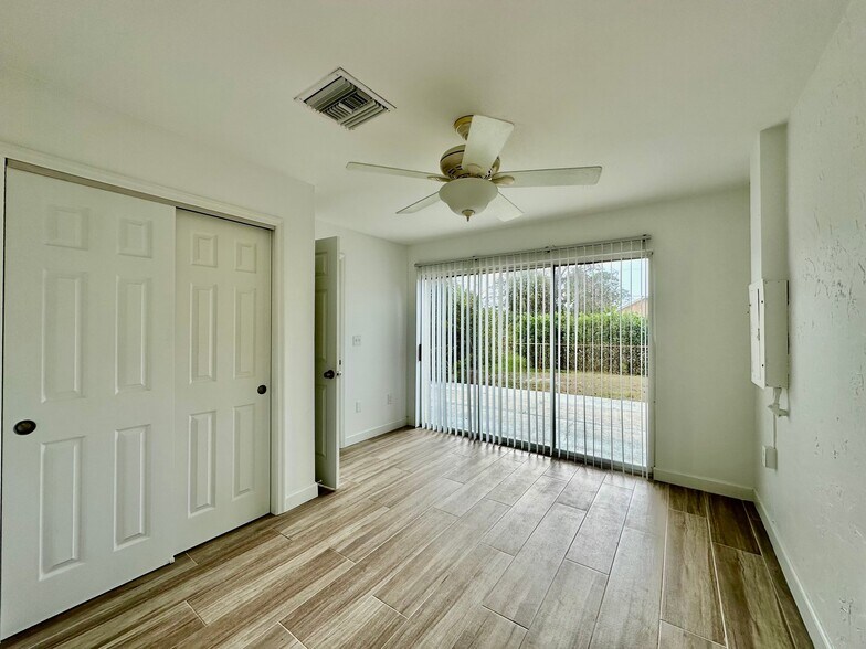 Building Photo - 4241 Tarpon Ave