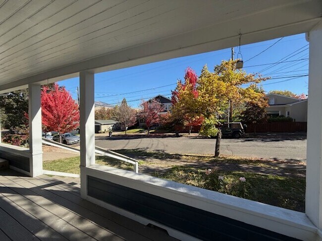 Building Photo - Updated ground floor unit in vintage duple...