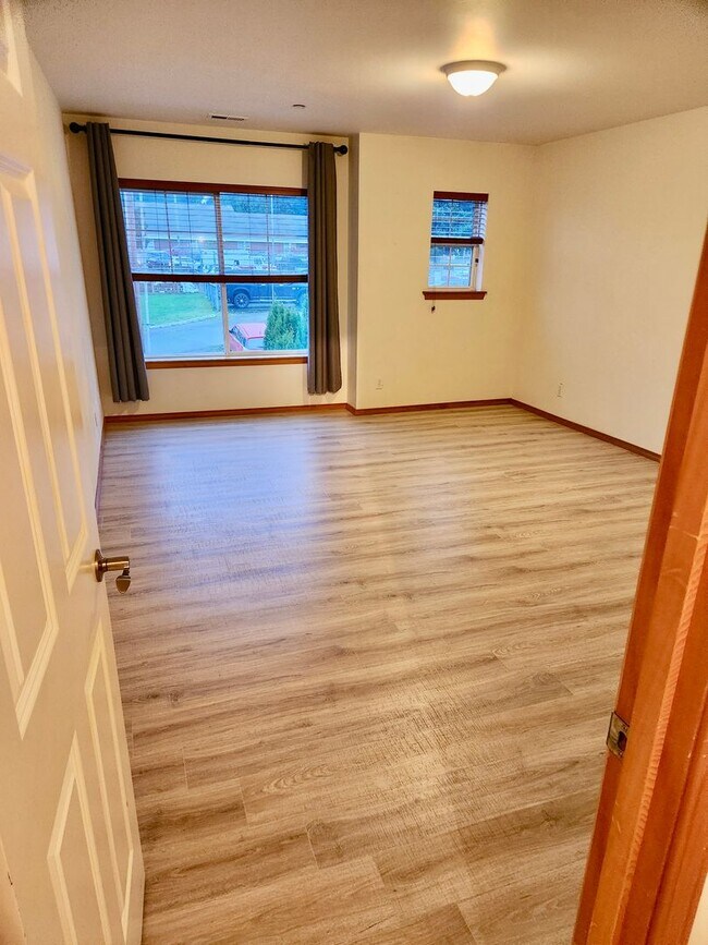 Building Photo - Beautiful 3 Bed / 2.5 Bath Townhome in Lake Stevens