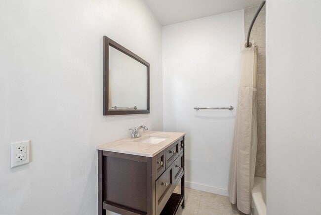 Building Photo - 802 LeCount St