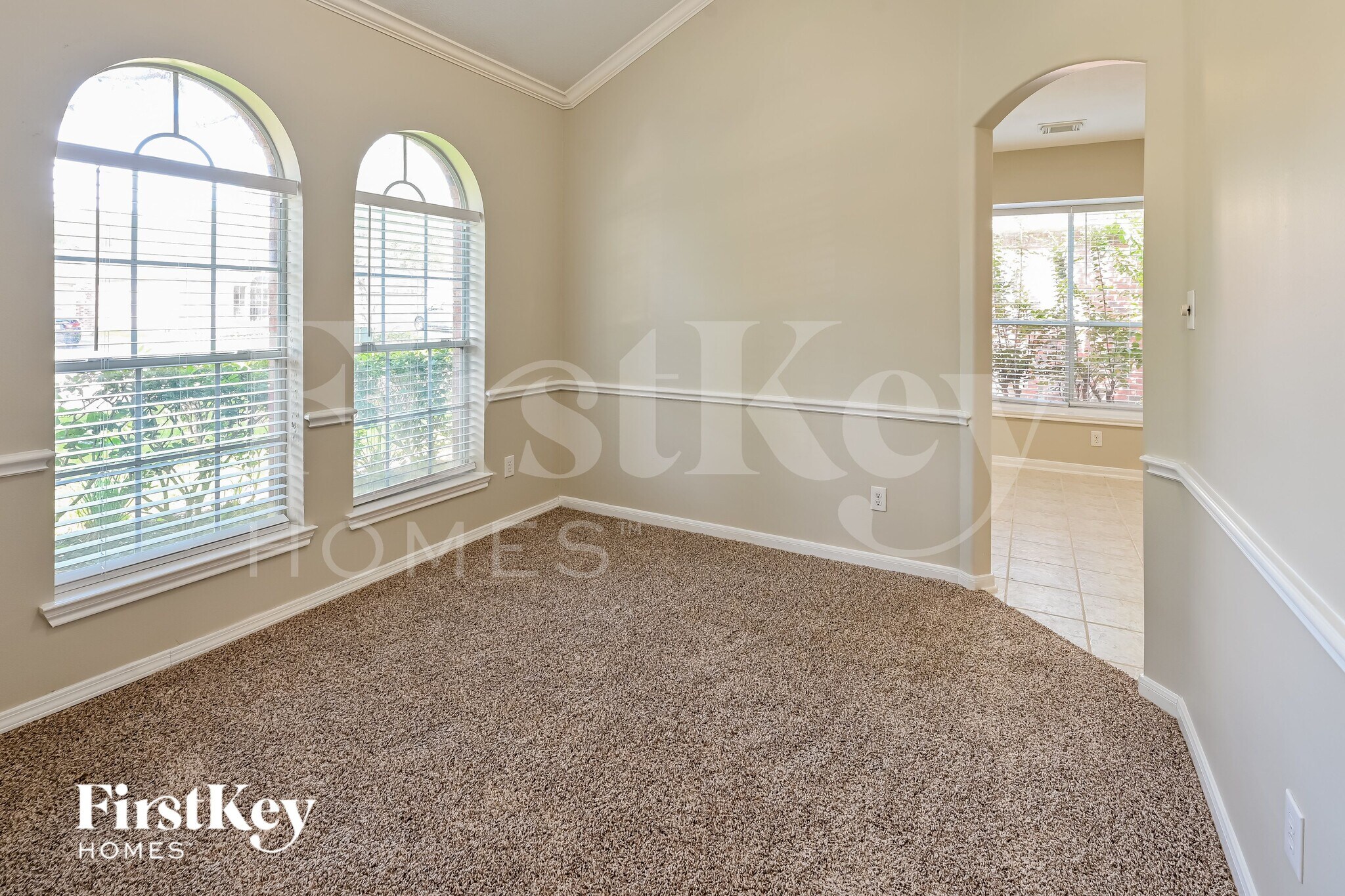 Building Photo - 23722 River Pl Dr