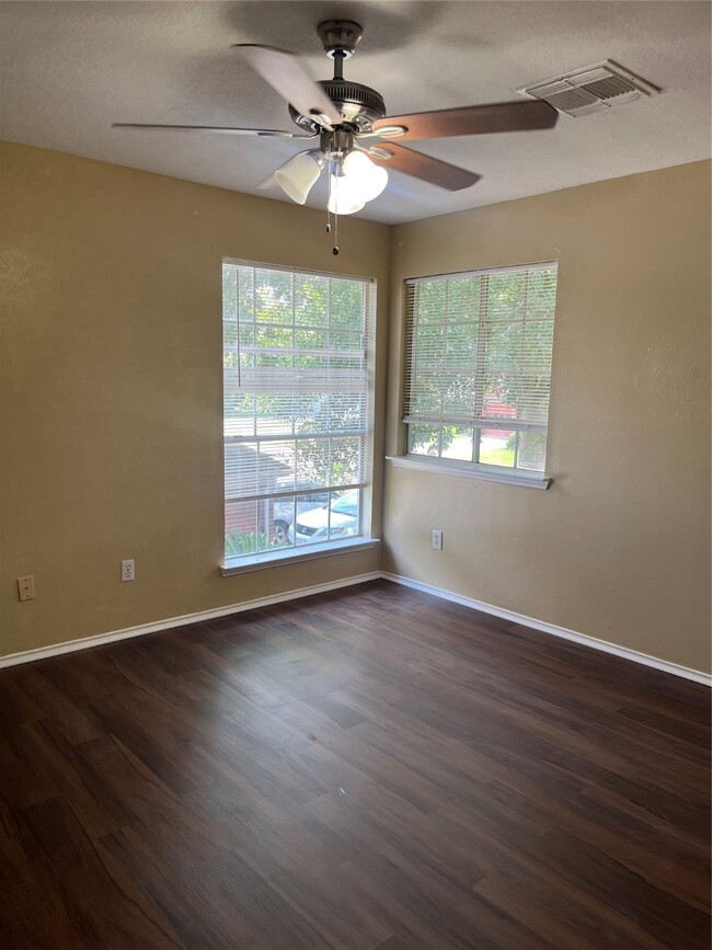 Building Photo - 2038 Greenwest Dr
