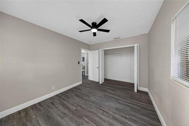 Building Photo - 1541 NW 7th Terrace