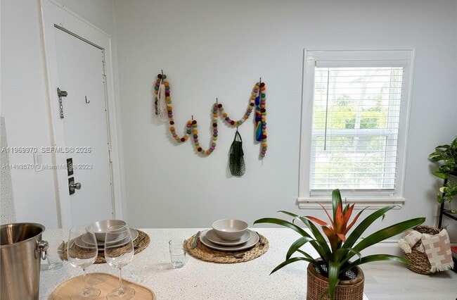 Building Photo - 126 Mendoza Ave