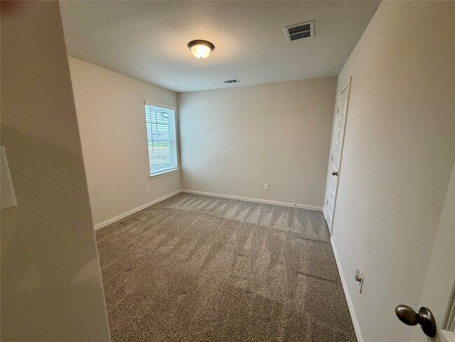 Building Photo - 27970 Western Crk Ct