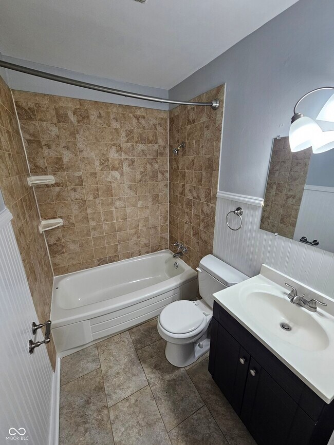 Building Photo - 1433 Hillcrest Dr