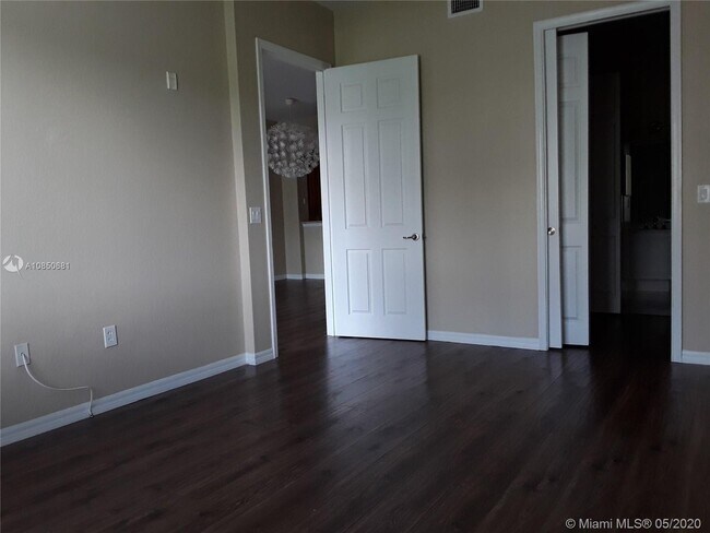 Building Photo - 3600 Oaks Clubhouse Dr