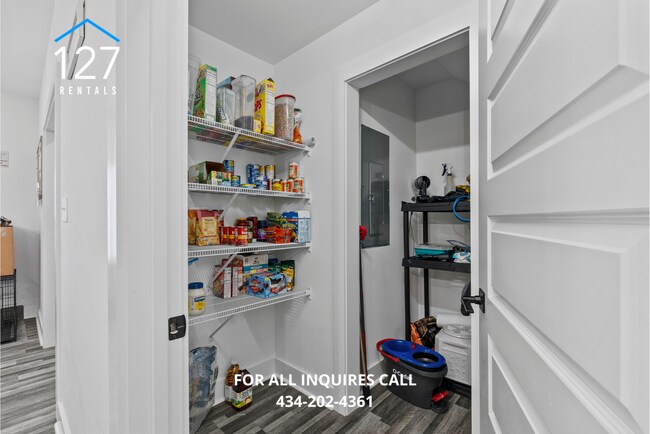 Building Photo - 3BR Townhome – Modern Amenities, Great Location!