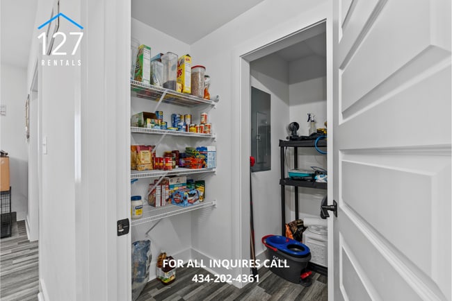 Building Photo - 3BR/2.5BA Townhome in Rustburg – Modern Am...