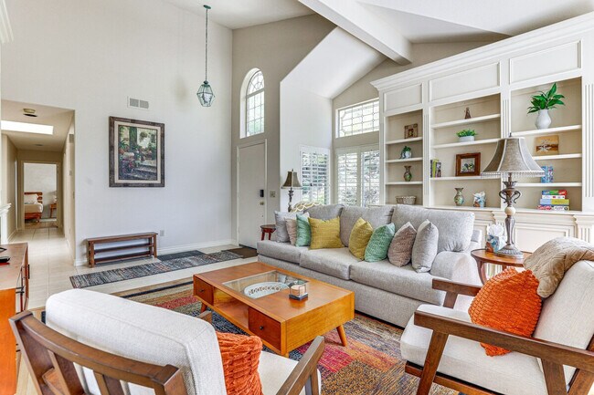 Building Photo - 29695 Circle R Greens Dr