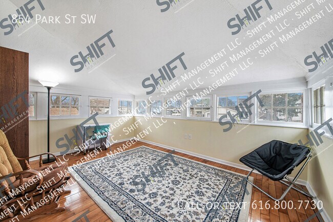 Building Photo - 854 Park St SW