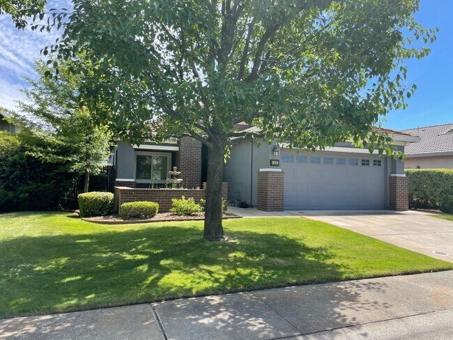 Primary Photo - VERY NICELY UPDATED 3 BED, 2 BATHROOM, & 2...