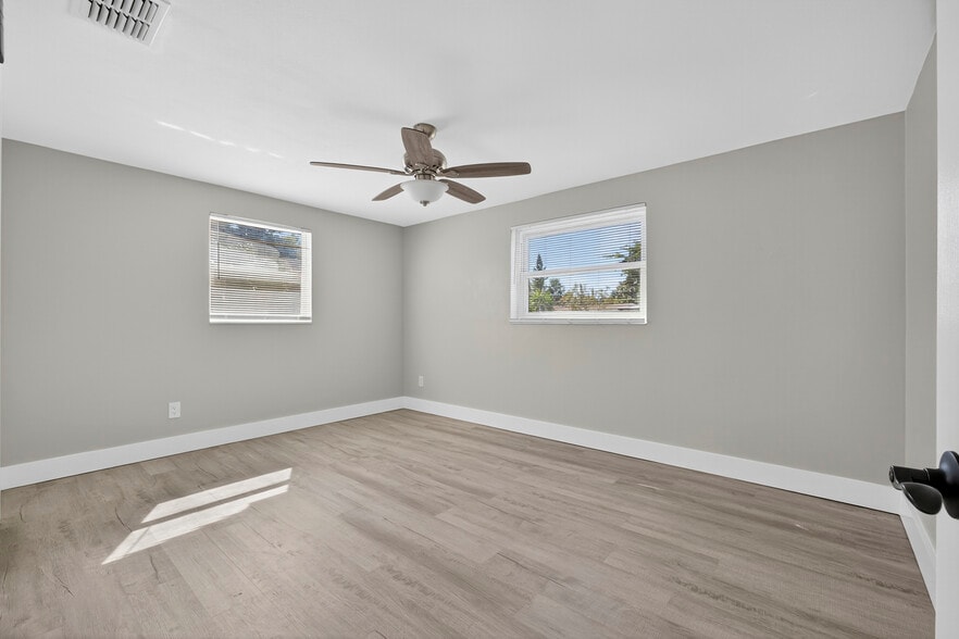 Building Photo - 3624 Oakhurst Dr