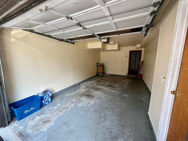 Building Photo - 15 Crest St