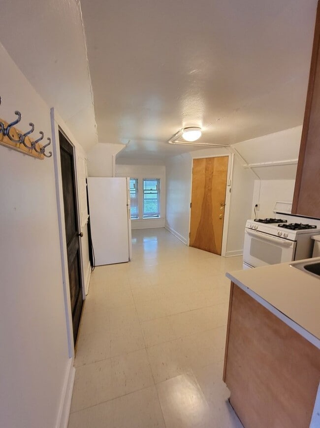 Building Photo - 620-22 Fellows Ave