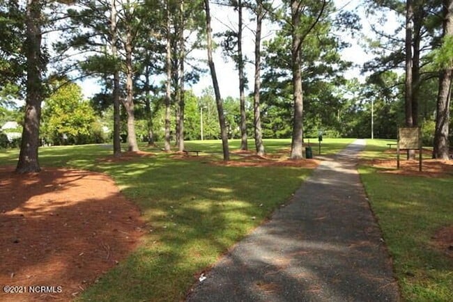 Building Photo - Silver Creek Village | 2 Bed, 2 Bath | Mon...