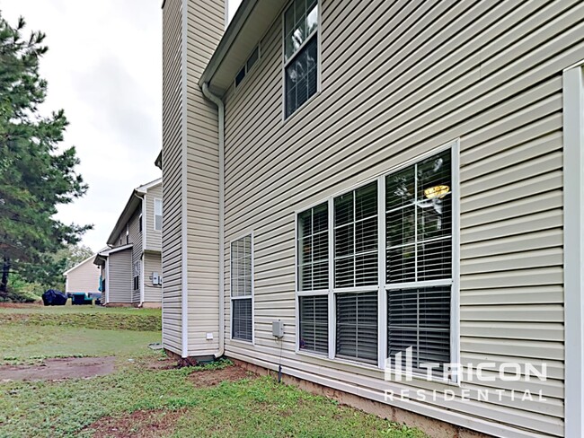 Building Photo - 404 Gresham Dr