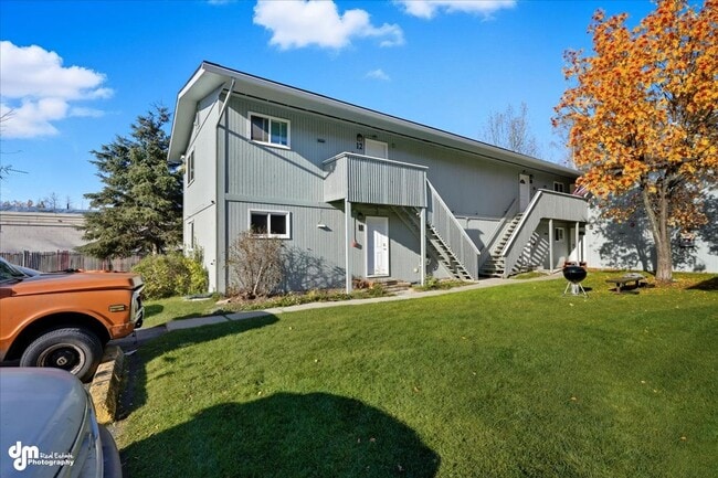 Building Photo - Charming 2BD/1BA Condo