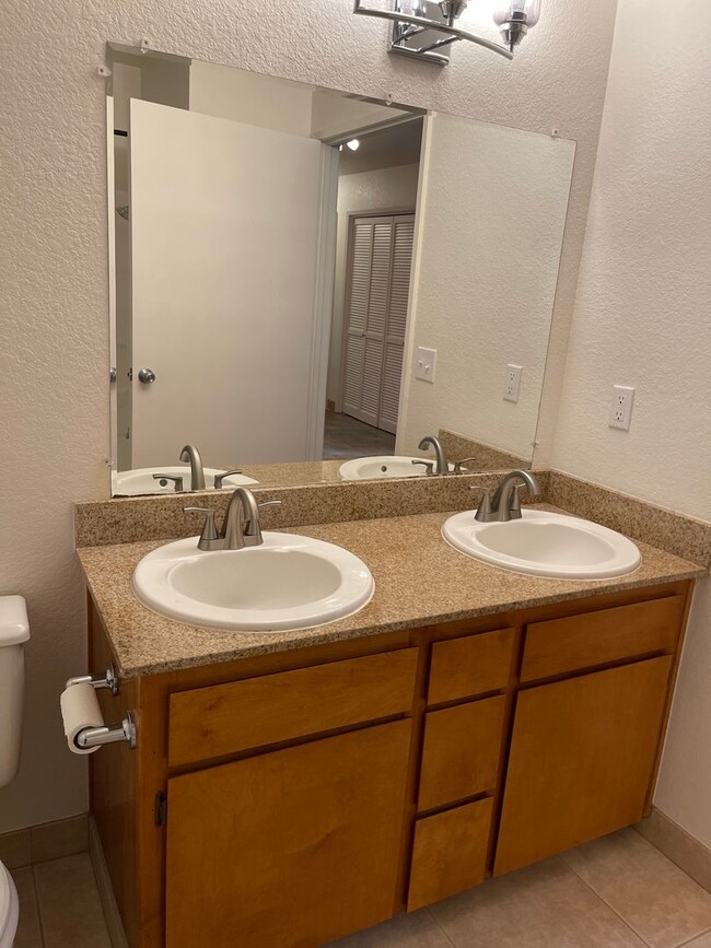 Building Photo - Chico Condo- Elegant-3 bed 2 bath, Gated c...