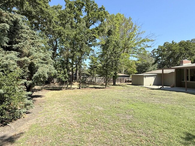 Building Photo - Sprawling Westside Walnut Creek Ranch Home...