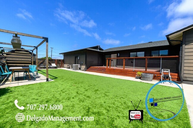 Building Photo - Mid-Century style combined with a great backyard!
