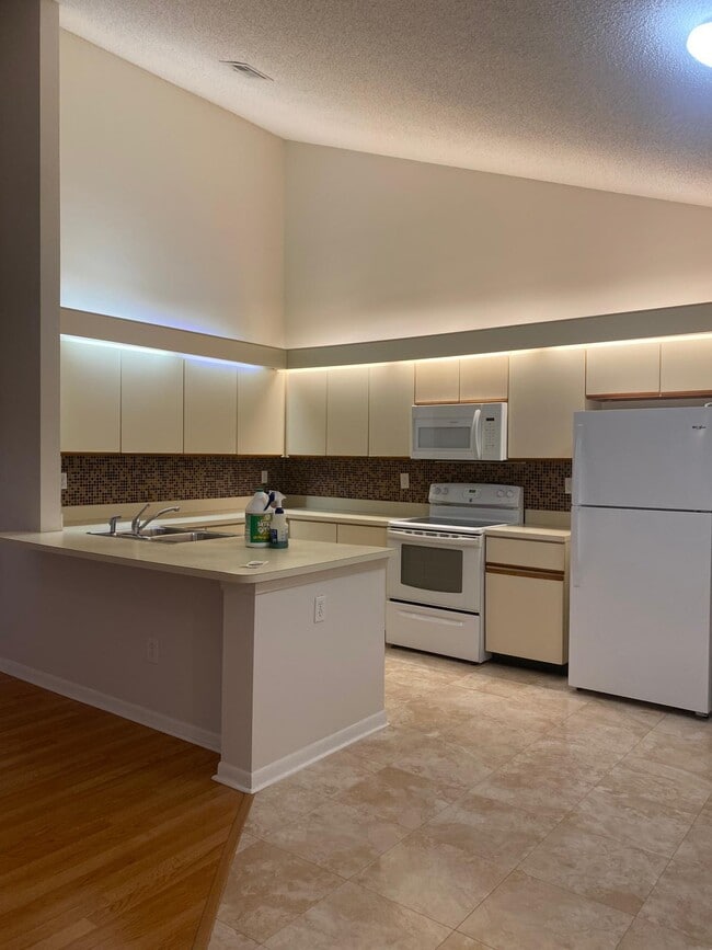 Building Photo - 1230 Summit Pl Cir