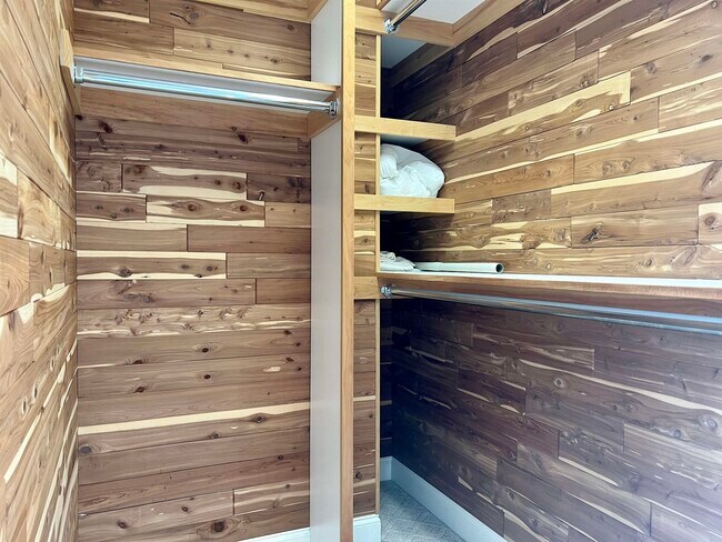 Building Photo - 4 Island Ave