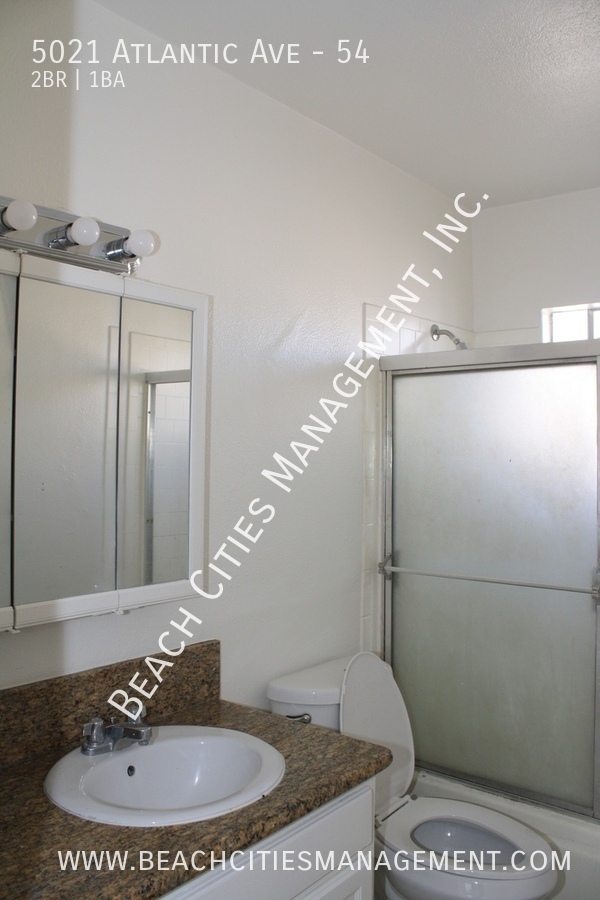 Building Photo - Large 2 Bedroom Condo in Long Beach Coming...